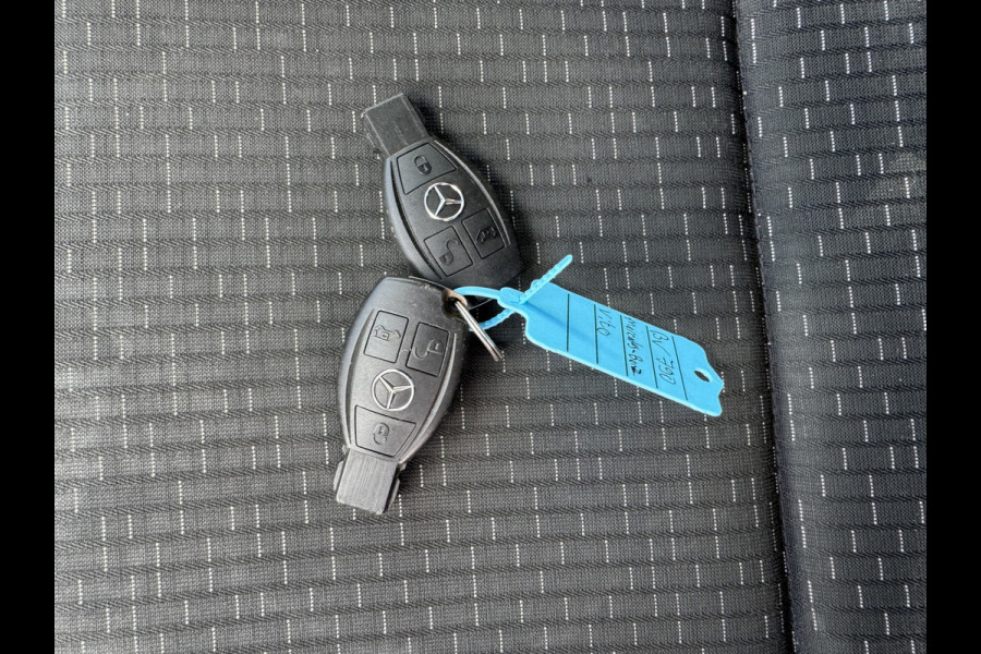 Mercedes-Benz Vito 114 1.9 CDI Automaat L2H1 Climate Control Adaptieve Cruise Side Bars Camera Carplay Trekhaak Stoelverwarming