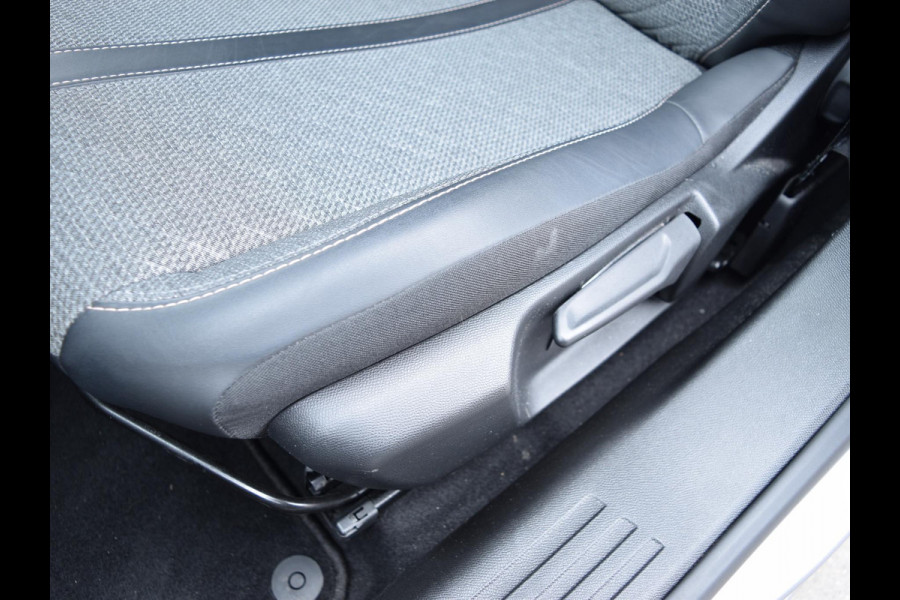 Peugeot 2008 1.2 PureTech 130 Allure CAMERA MET SENSOREN | NAVI & CARPLAY | E.C.C. |