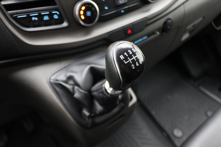 Ford Transit Custom 320 2.0 TDCI L2H1 Limited Leer, 3-Zits, Camera, Cruise, Apple Carplay, Verwarmde Voorruit, DAB, PDC
