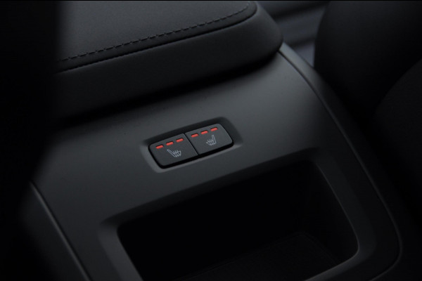 Volvo XC60 T6 350PK Automaat AWD Ultra Black Edition Facelift/ Head-up display/ Harman Kardon audio/ BLIS/ Elektrischbedienbare stoelen met geheugen / Panoramadak/ Adaptive cruise control/ Pilot assist/ Apple Carplay/ Android auto/