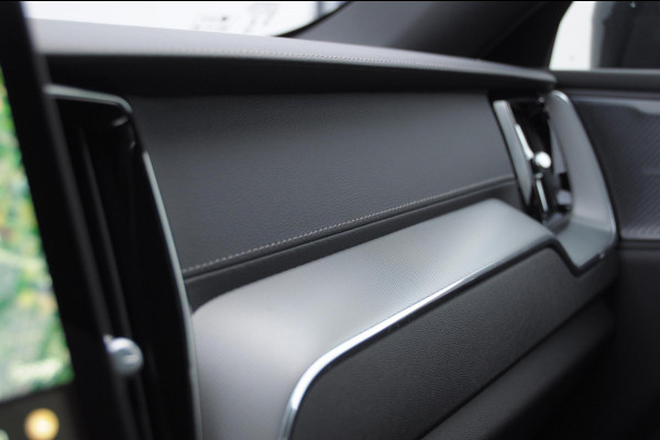 Volvo XC60 T6 350PK Automaat AWD Ultra Black Edition Facelift/ Head-up display/ Harman Kardon audio/ BLIS/ Elektrischbedienbare stoelen met geheugen / Panoramadak/ Adaptive cruise control/ Pilot assist/ Apple Carplay/ Android auto/