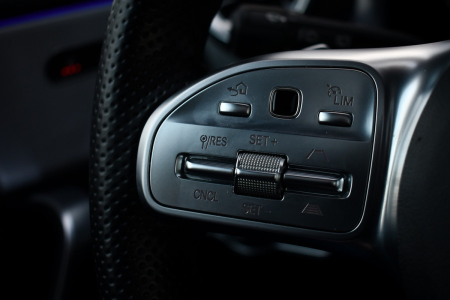 Mercedes-Benz A-Klasse 250 e AMG Pano Distronic Night Carplay Multibeam-LED