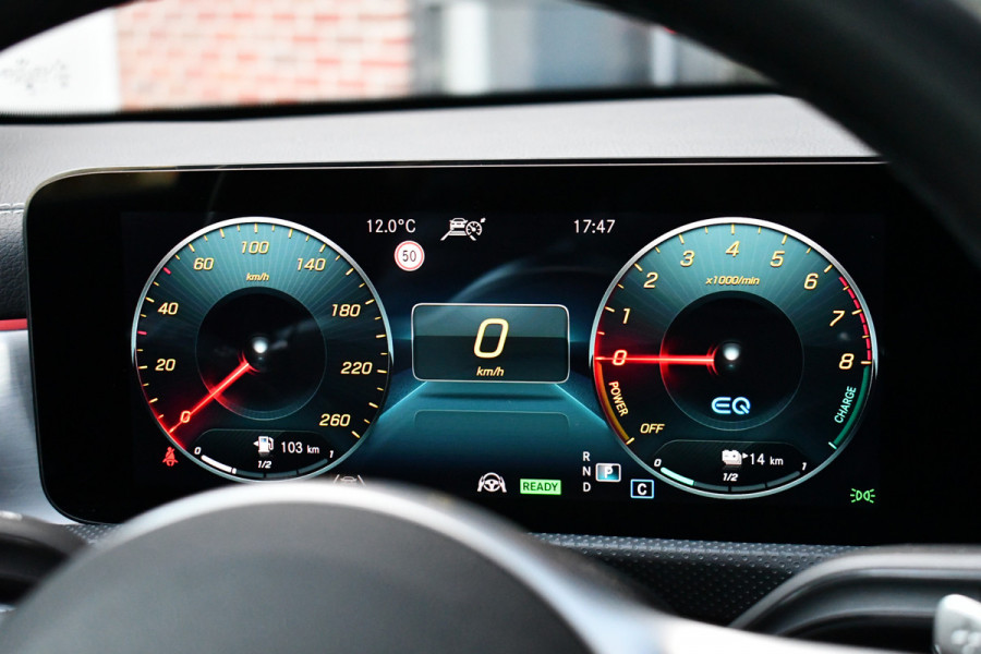 Mercedes-Benz A-Klasse 250 e AMG Pano Distronic Night Carplay Multibeam-LED