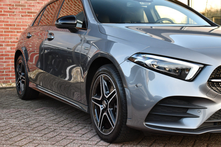 Mercedes-Benz A-Klasse 250 e AMG Pano Distronic Night Carplay Multibeam-LED