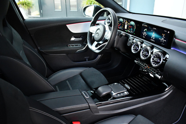 Mercedes-Benz A-Klasse 250 e AMG Pano Distronic Night Carplay Multibeam-LED