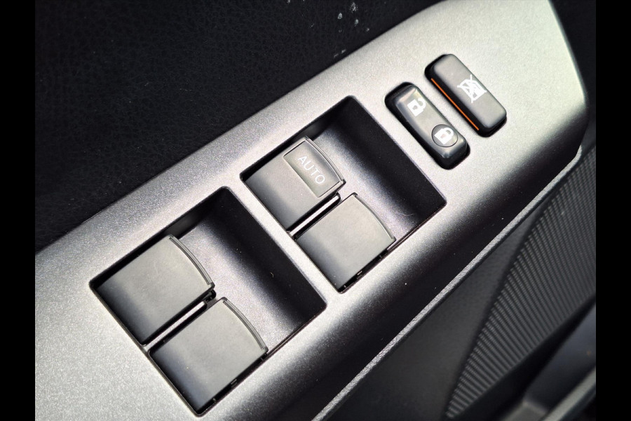 Toyota RAV4 2.5 Hybrid AWD Black Edition | Schuifdak, Treeplanken, Dodehoekherkenning, Keyless, Parkeersensoren, Elektrische achterklep