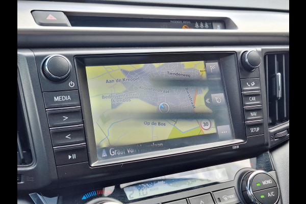 Toyota RAV4 2.5 Hybrid AWD Black Edition | Schuifdak, Treeplanken, Dodehoekherkenning, Keyless, Parkeersensoren, Elektrische achterklep