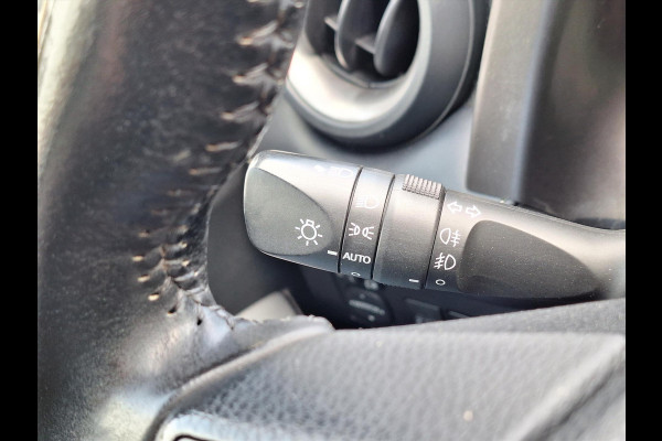 Toyota RAV4 2.5 Hybrid AWD Black Edition | Schuifdak, Treeplanken, Dodehoekherkenning, Keyless, Parkeersensoren, Elektrische achterklep