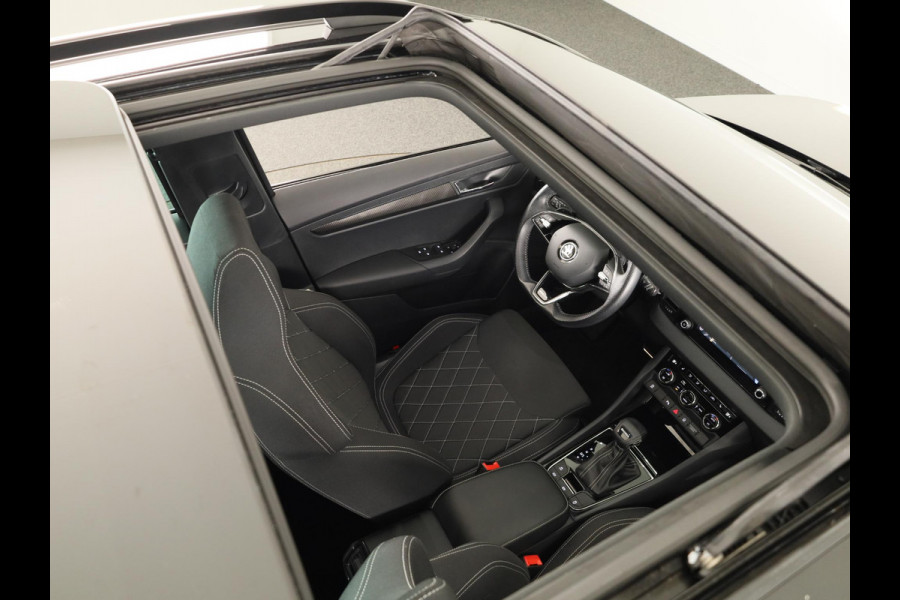 Škoda Karoq 1.5 TSI ACT Sportline Business 150 pk Automaat (DSG) | Verlengde garantie | Navigatie | Panoramadak | Parkeersensoren | Achteruitrijcamera | Stoelverwarming |