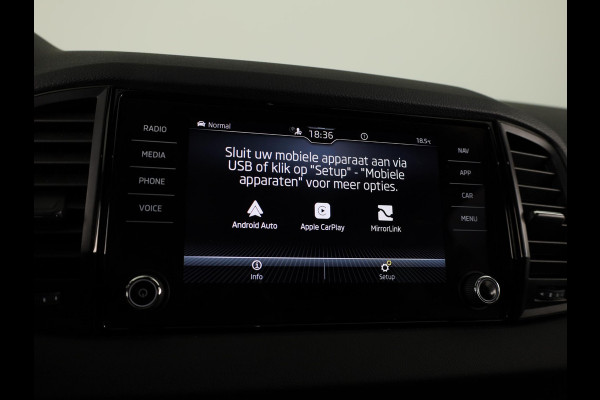 Škoda Karoq 1.5 TSI ACT Sportline Business 150 pk Automaat (DSG) | Verlengde garantie | Navigatie | Panoramadak | Parkeersensoren | Achteruitrijcamera | Stoelverwarming |