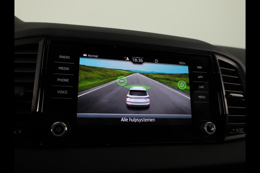 Škoda Karoq 1.5 TSI ACT Sportline Business 150 pk Automaat (DSG) | Verlengde garantie | Navigatie | Panoramadak | Parkeersensoren | Achteruitrijcamera | Stoelverwarming |