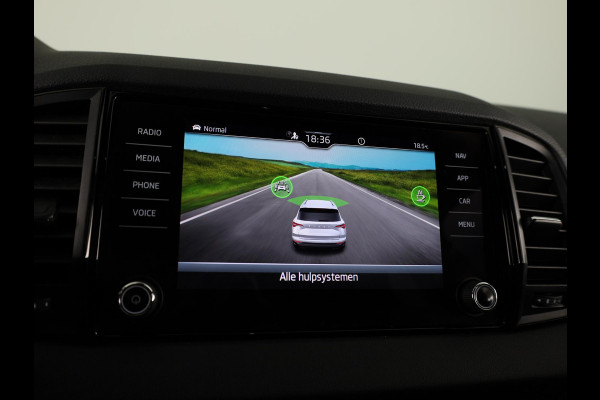 Škoda Karoq 1.5 TSI ACT Sportline Business 150 pk Automaat (DSG) | Verlengde garantie | Navigatie | Panoramadak | Parkeersensoren | Achteruitrijcamera | Stoelverwarming |