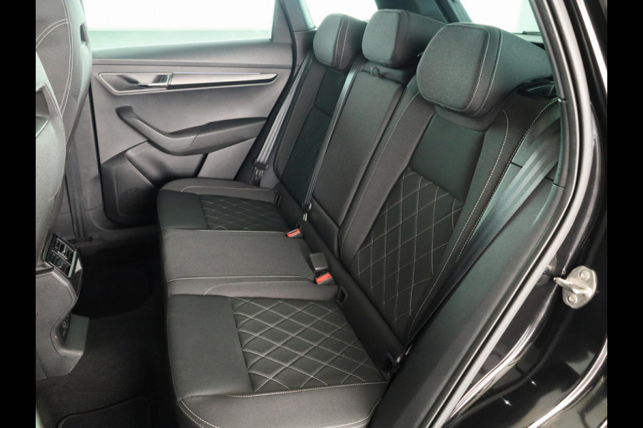 Škoda Karoq 1.5 TSI ACT Sportline Business 150 pk Automaat (DSG) | Verlengde garantie | Navigatie | Panoramadak | Parkeersensoren | Achteruitrijcamera | Stoelverwarming |