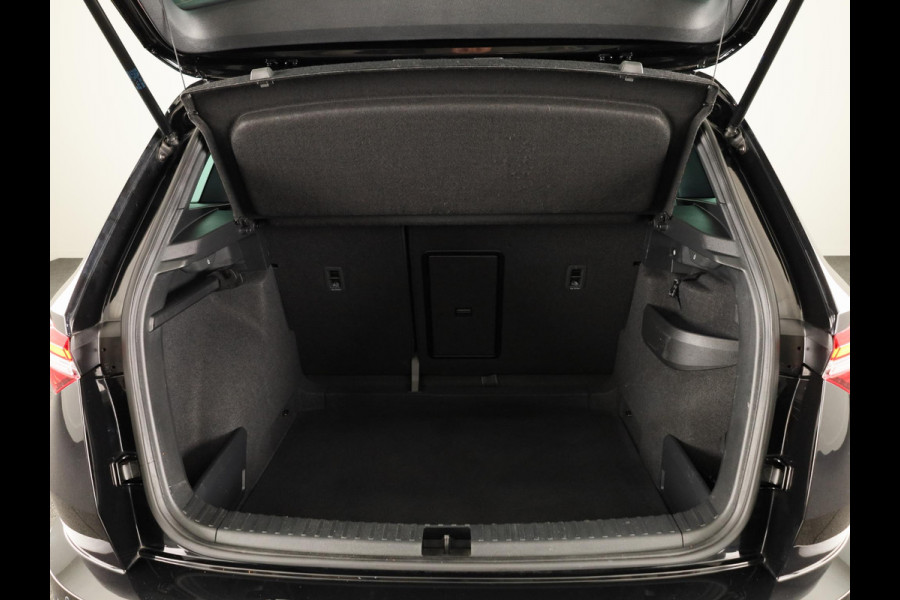 Škoda Karoq 1.5 TSI ACT Sportline Business 150 pk Automaat (DSG) | Verlengde garantie | Navigatie | Panoramadak | Parkeersensoren | Achteruitrijcamera | Stoelverwarming |