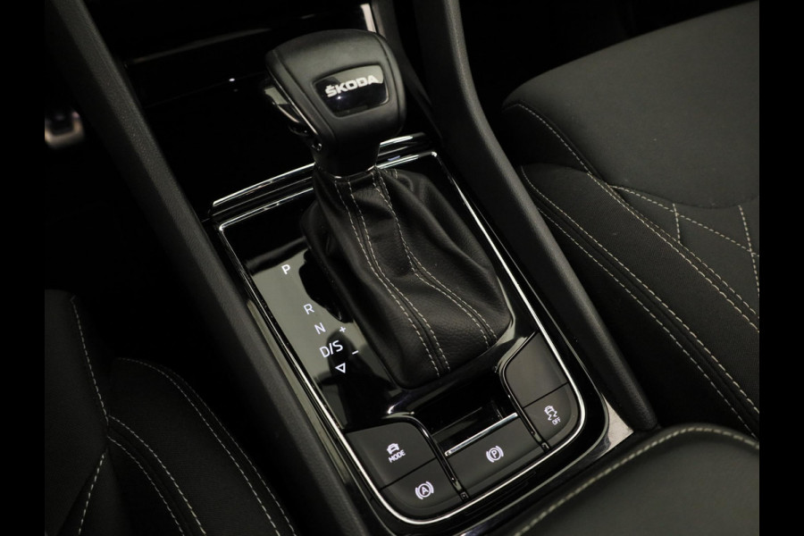 Škoda Karoq 1.5 TSI ACT Sportline Business 150 pk Automaat (DSG) | Verlengde garantie | Navigatie | Panoramadak | Parkeersensoren | Achteruitrijcamera | Stoelverwarming |