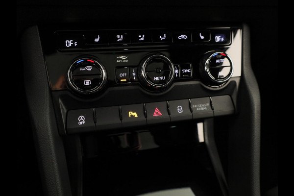 Škoda Karoq 1.5 TSI ACT Sportline Business 150 pk Automaat (DSG) | Verlengde garantie | Navigatie | Panoramadak | Parkeersensoren | Achteruitrijcamera | Stoelverwarming |