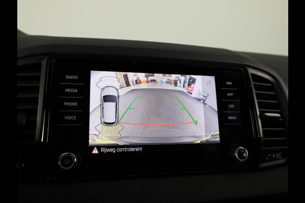 Škoda Karoq 1.5 TSI ACT Sportline Business 150 pk Automaat (DSG) | Verlengde garantie | Navigatie | Panoramadak | Parkeersensoren | Achteruitrijcamera | Stoelverwarming |