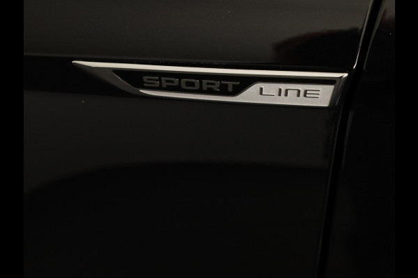 Škoda Karoq 1.5 TSI ACT Sportline Business 150 pk Automaat (DSG) | Verlengde garantie | Navigatie | Panoramadak | Parkeersensoren | Achteruitrijcamera | Stoelverwarming |