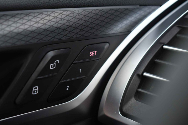 BMW X3 xDrive30e M-Sport Pano M-zetels Trekhaak HUD Laser 20inch