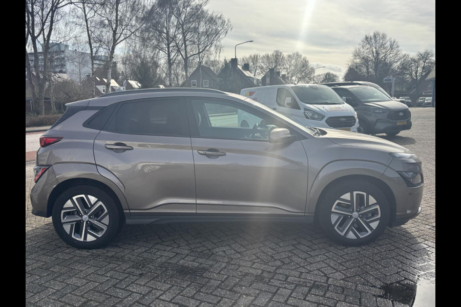 Hyundai Kona EV Fashion 64 kWh | Trekhaak | Head-Up Display | Keyless entry | Navigatie | SCI
