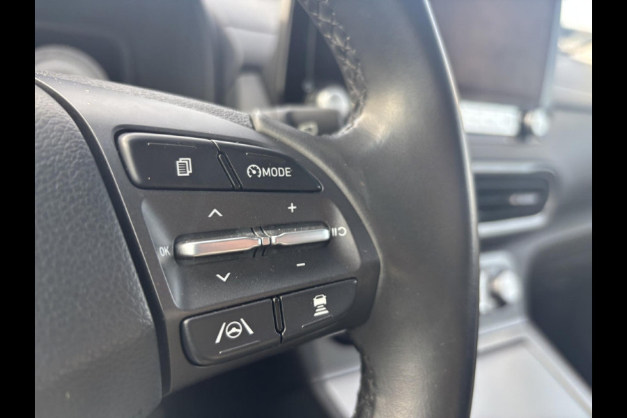 Hyundai Kona EV Fashion 64 kWh | Trekhaak | Head-Up Display | Keyless entry | Navigatie | SCI