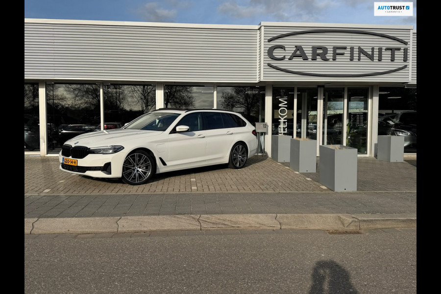 BMW 5 Serie Touring 530e xDrive Executive / Navi / Climate / Camera / Panormadak / Leder / 20"breedset