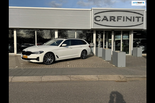 BMW 5 Serie Touring 530e xDrive Executive / Navi / Climate / Camera / Panormadak / Leder / 20"breedset