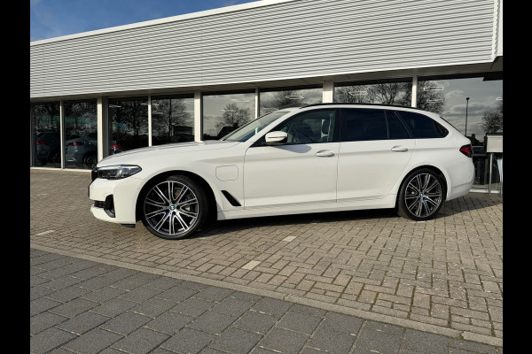BMW 5 Serie Touring 530e xDrive Executive / Navi / Climate / Camera / Panormadak / Leder / 20"breedset