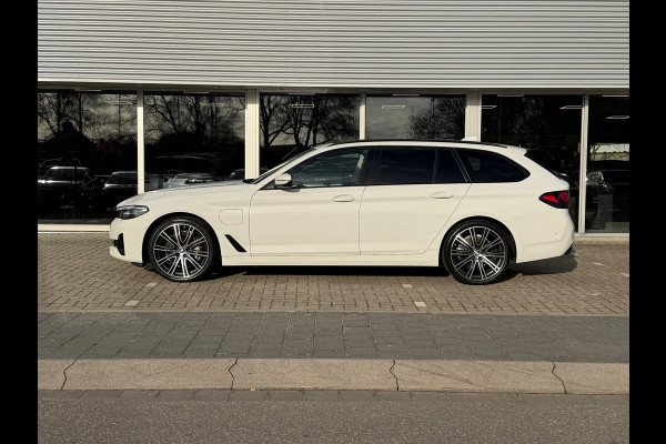 BMW 5 Serie Touring 530e xDrive Executive / Navi / Climate / Camera / Panormadak / Leder / 20"breedset