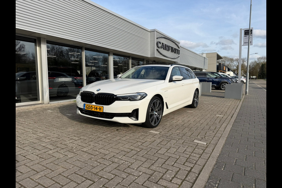 BMW 5 Serie Touring 530e xDrive Executive / Navi / Climate / Camera / Panormadak / Leder / 20"breedset