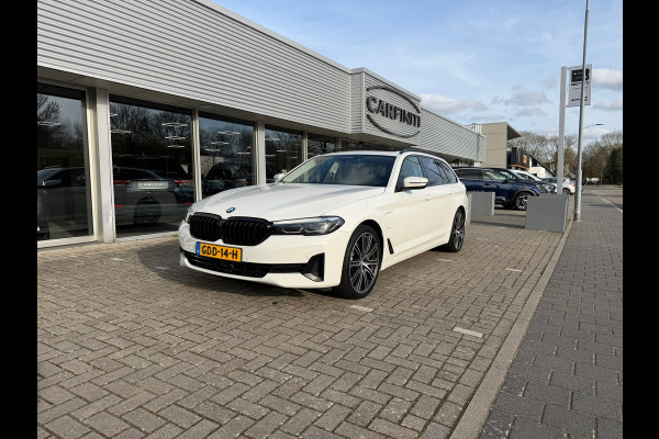 BMW 5 Serie Touring 530e xDrive Executive / Navi / Climate / Camera / Panormadak / Leder / 20"breedset