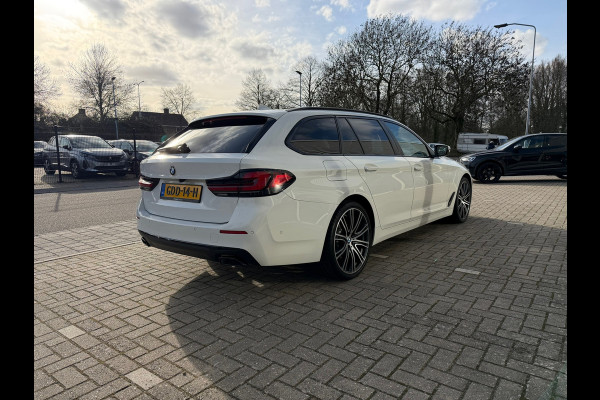 BMW 5 Serie Touring 530e xDrive Executive / Navi / Climate / Camera / Panormadak / Leder / 20"breedset