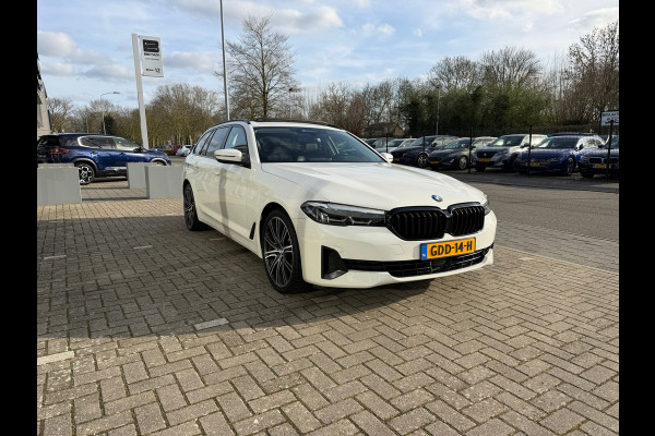 BMW 5 Serie Touring 530e xDrive Executive / Navi / Climate / Camera / Panormadak / Leder / 20"breedset