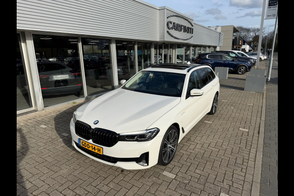 BMW 5 Serie Touring 530e xDrive Executive / Navi / Climate / Camera / Panormadak / Leder / 20"breedset