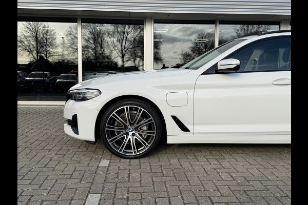 BMW 5 Serie Touring 530e xDrive Executive / Navi / Climate / Camera / Panormadak / Leder / 20"breedset