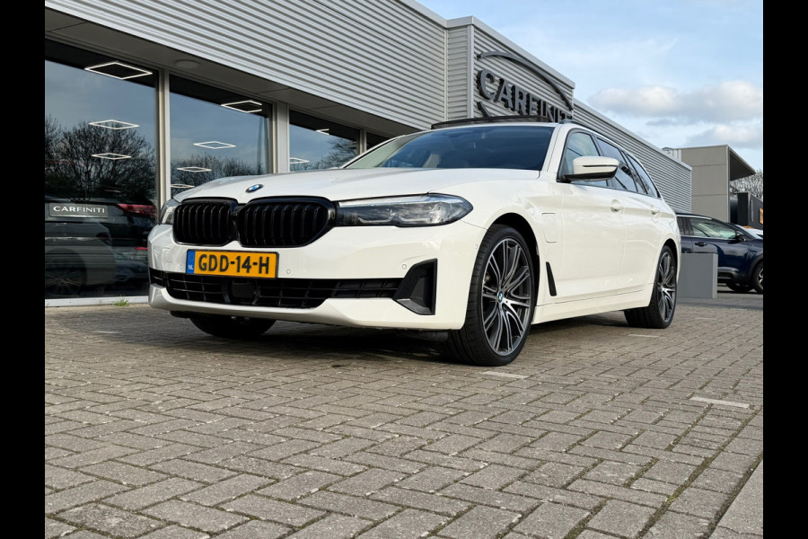 BMW 5 Serie Touring 530e xDrive Executive / Navi / Climate / Camera / Panormadak / Leder / 20"breedset