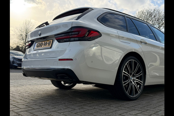 BMW 5 Serie Touring 530e xDrive Executive / Navi / Climate / Camera / Panormadak / Leder / 20"breedset