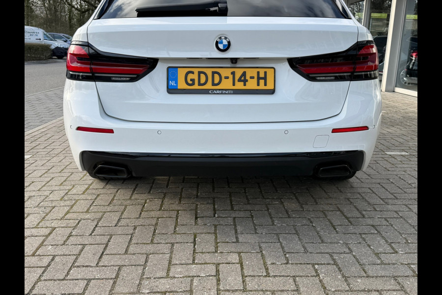 BMW 5 Serie Touring 530e xDrive Executive / Navi / Climate / Camera / Panormadak / Leder / 20"breedset