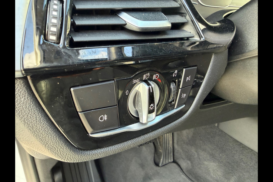 BMW 5 Serie Touring 530e xDrive Executive / Navi / Climate / Camera / Panormadak / Leder / 20"breedset