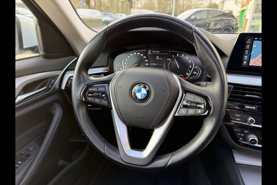 BMW 5 Serie Touring 530e xDrive Executive / Navi / Climate / Camera / Panormadak / Leder / 20"breedset
