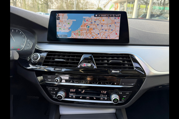 BMW 5 Serie Touring 530e xDrive Executive / Navi / Climate / Camera / Panormadak / Leder / 20"breedset