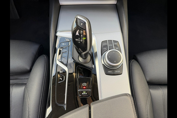 BMW 5 Serie Touring 530e xDrive Executive / Navi / Climate / Camera / Panormadak / Leder / 20"breedset