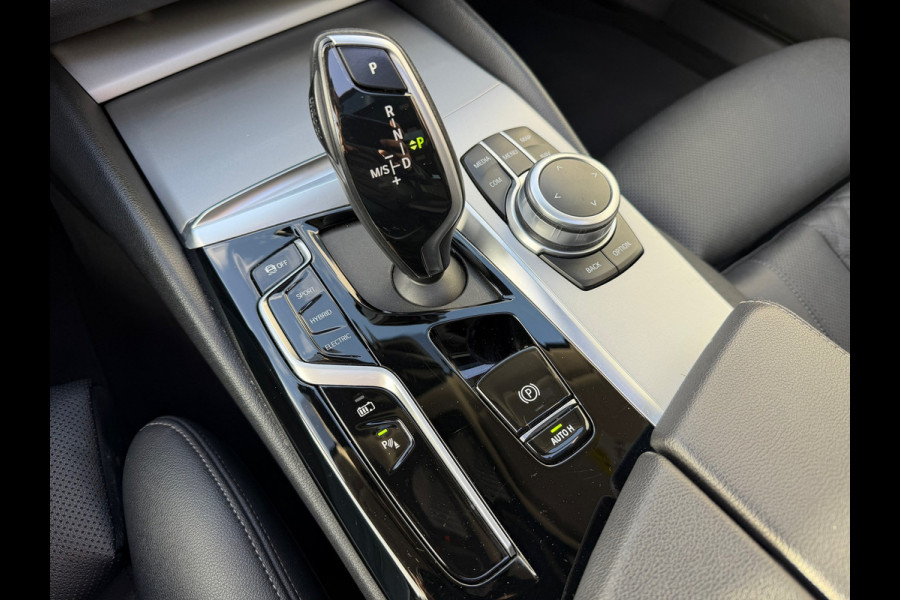 BMW 5 Serie Touring 530e xDrive Executive / Navi / Climate / Camera / Panormadak / Leder / 20"breedset