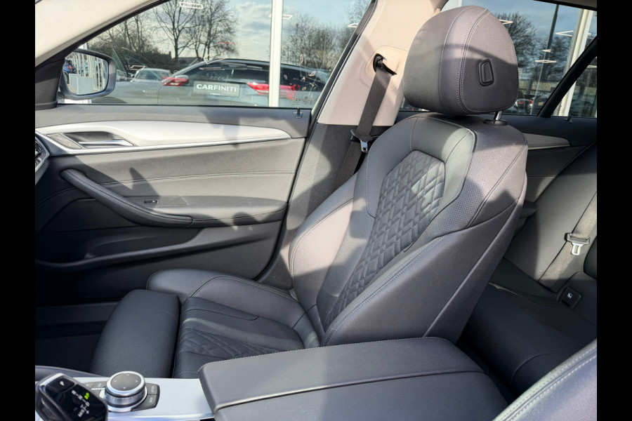 BMW 5 Serie Touring 530e xDrive Executive / Navi / Climate / Camera / Panormadak / Leder / 20"breedset