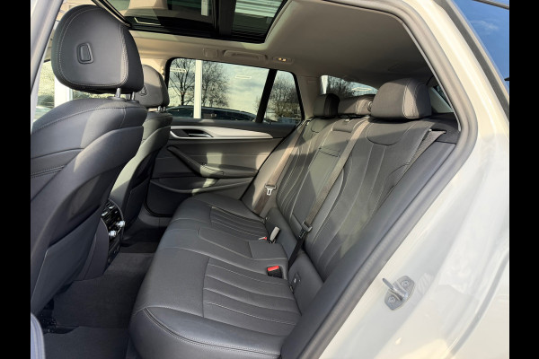 BMW 5 Serie Touring 530e xDrive Executive / Navi / Climate / Camera / Panormadak / Leder / 20"breedset