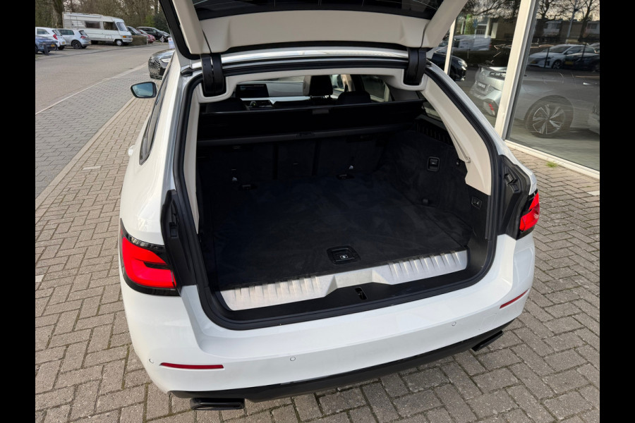 BMW 5 Serie Touring 530e xDrive Executive / Navi / Climate / Camera / Panormadak / Leder / 20"breedset