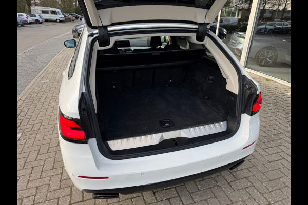 BMW 5 Serie Touring 530e xDrive Executive / Navi / Climate / Camera / Panormadak / Leder / 20"breedset