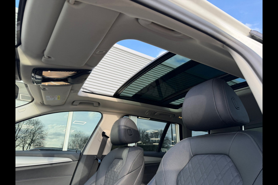 BMW 5 Serie Touring 530e xDrive Executive / Navi / Climate / Camera / Panormadak / Leder / 20"breedset