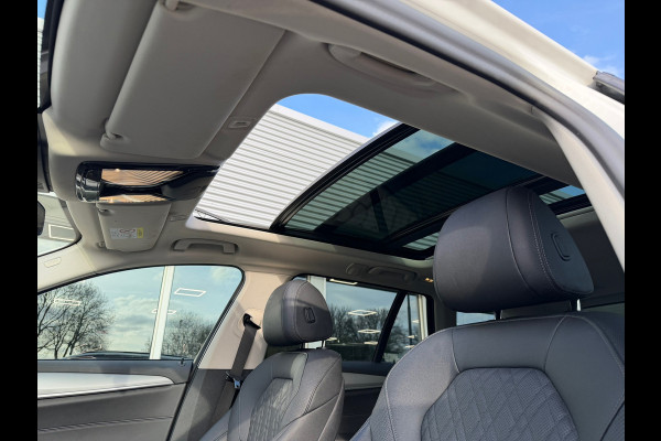 BMW 5 Serie Touring 530e xDrive Executive / Navi / Climate / Camera / Panormadak / Leder / 20"breedset