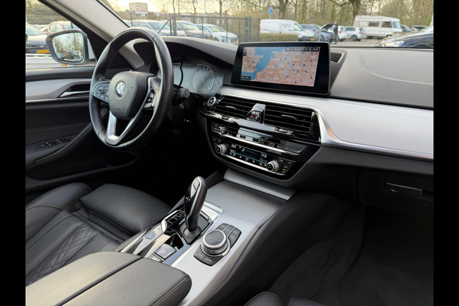 BMW 5 Serie Touring 530e xDrive Executive / Navi / Climate / Camera / Panormadak / Leder / 20"breedset